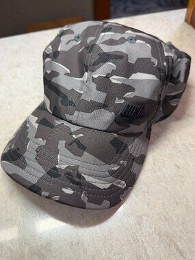 Nike Ballcap / Hat * Black & Gray Camo * EUC